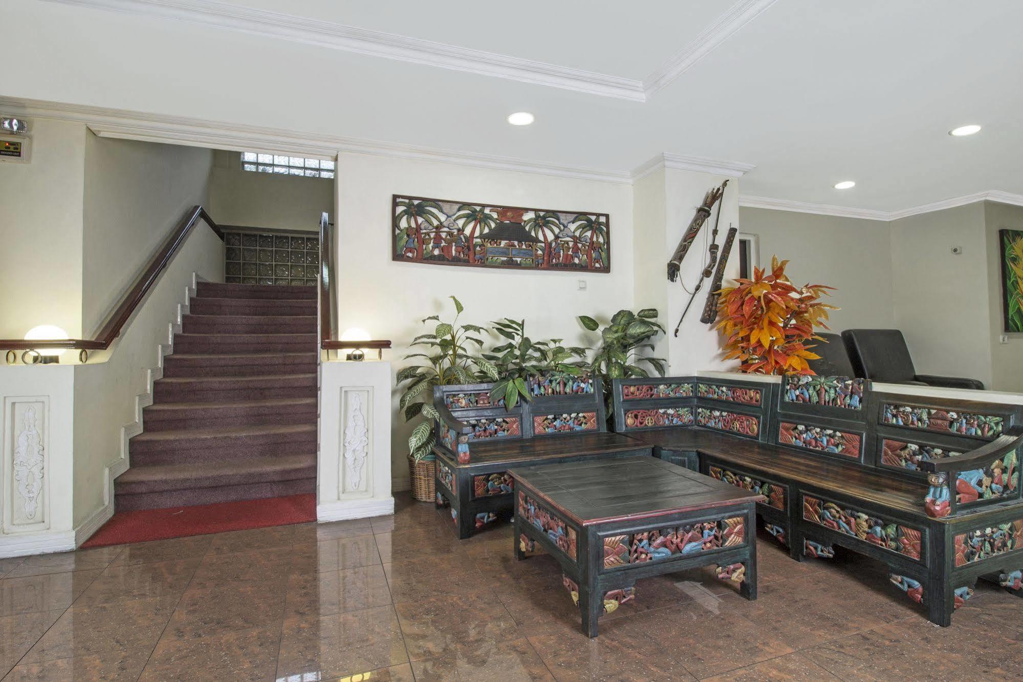 מלון ג'קרטה Reddoorz Premium @ Thamrin Kebon Sirih מראה חיצוני תמונה