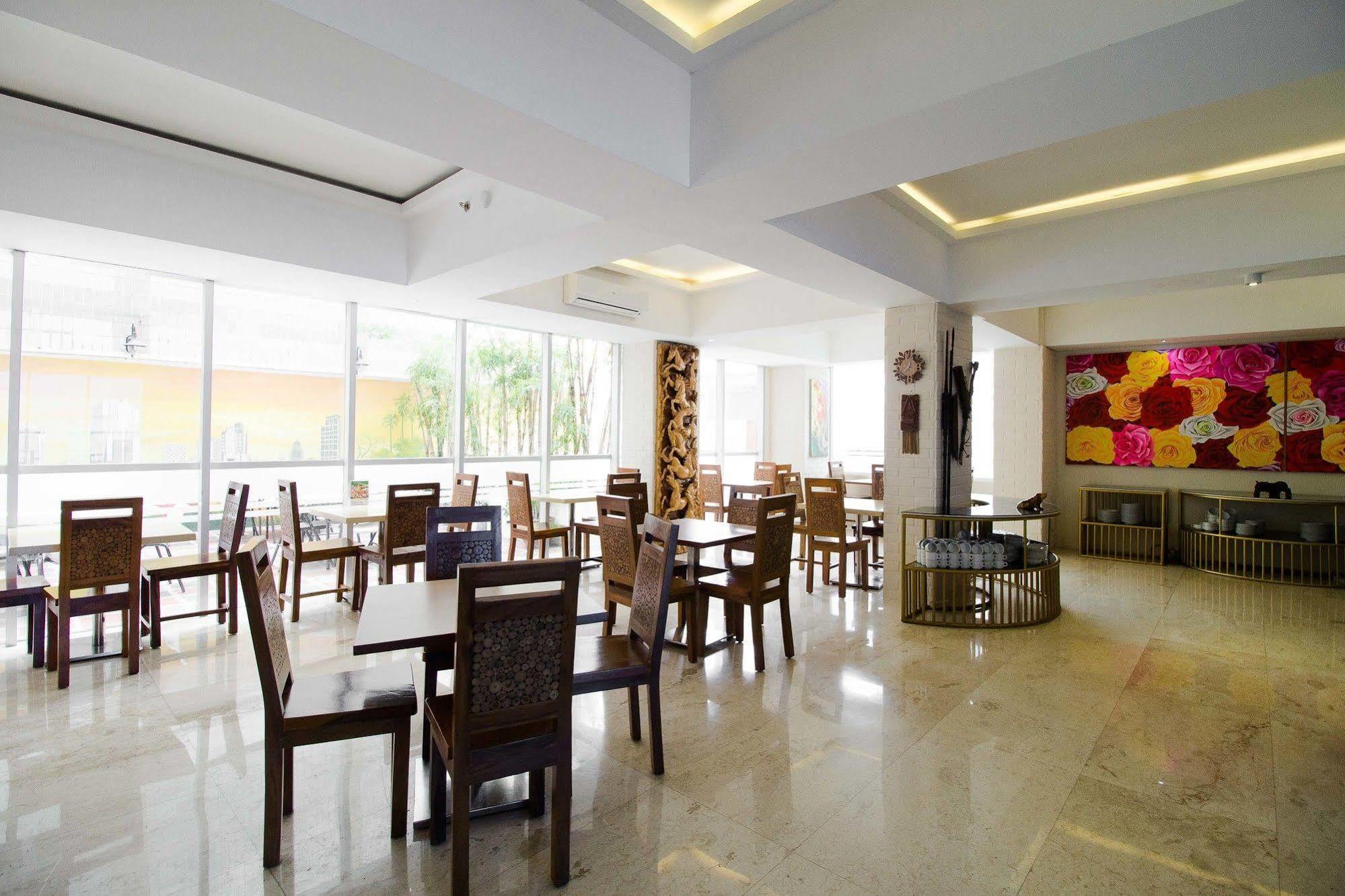 מלון ג'קרטה Reddoorz Premium @ Thamrin Kebon Sirih מראה חיצוני תמונה