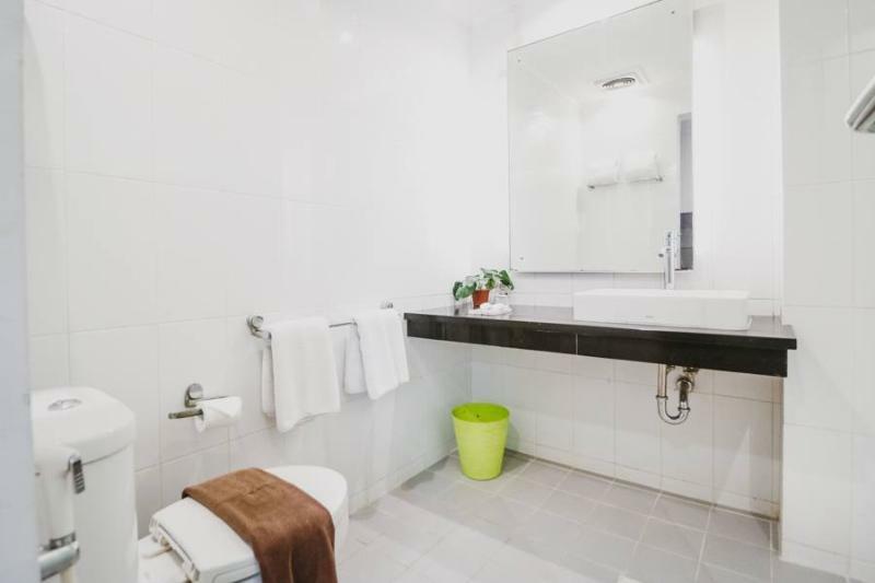 מלון ג'קרטה Reddoorz Premium @ Thamrin Kebon Sirih מראה חיצוני תמונה